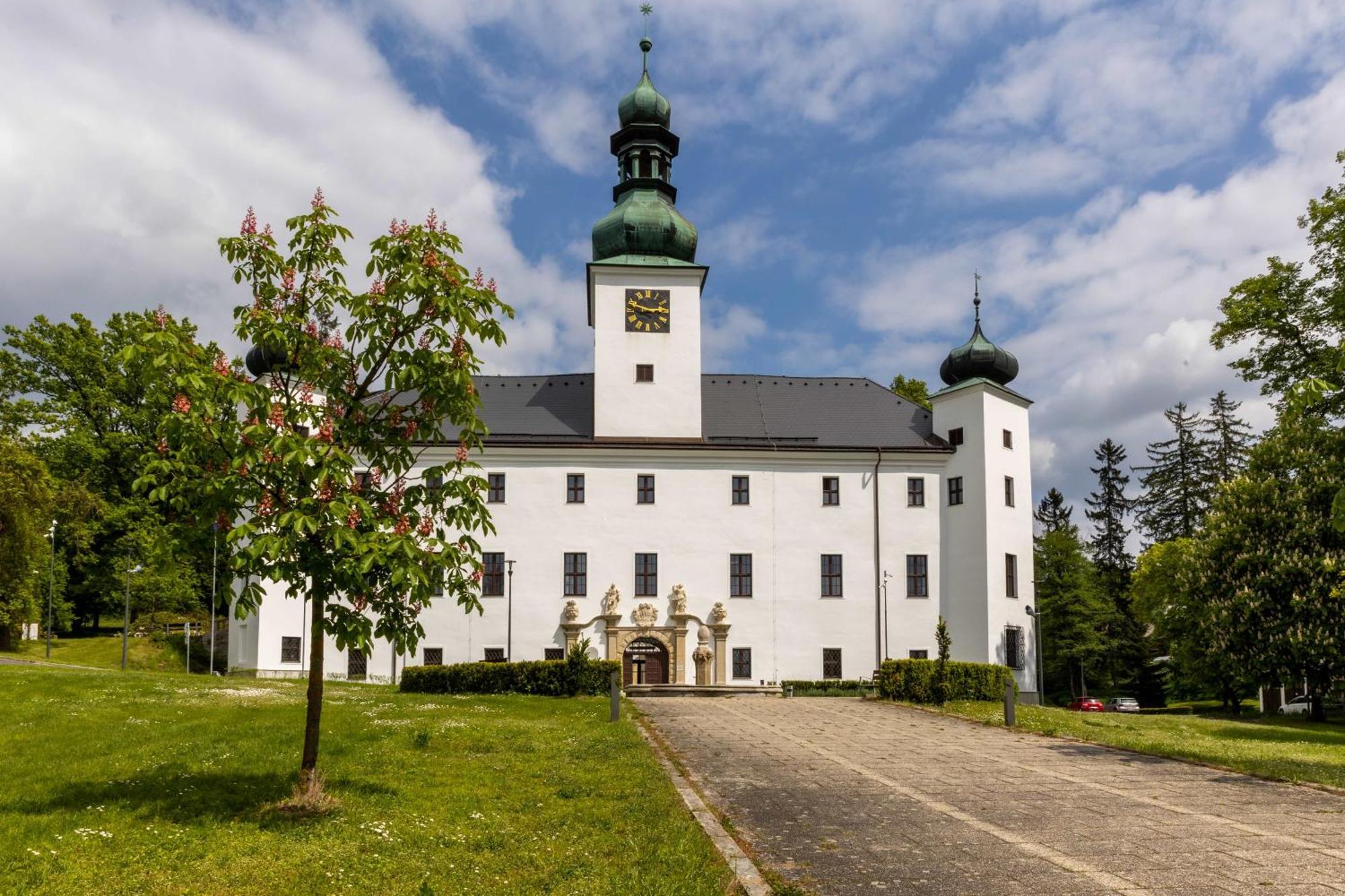 Zamek Trest Hotel Exterior photo